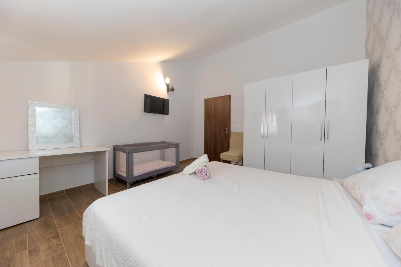 Apartman Lana Биоград-на-Мору Экстерьер фото